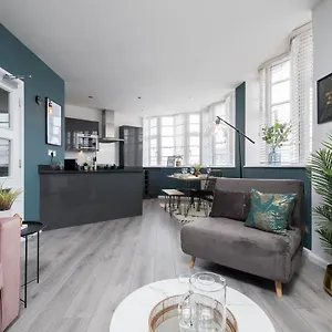 bright-spacious-city-centre-apartment-1-bed.brighton-hotels-england.com/